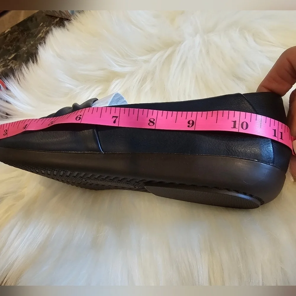 Baretraps Navy Piper Slip-On Flats Size 7.5W
